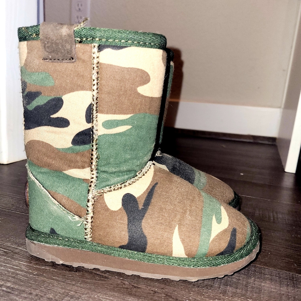 Ugg style camo winter boots